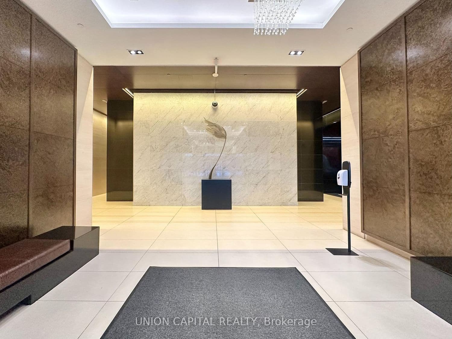 386 Yonge Street, Unit 4903 thumbnail 4