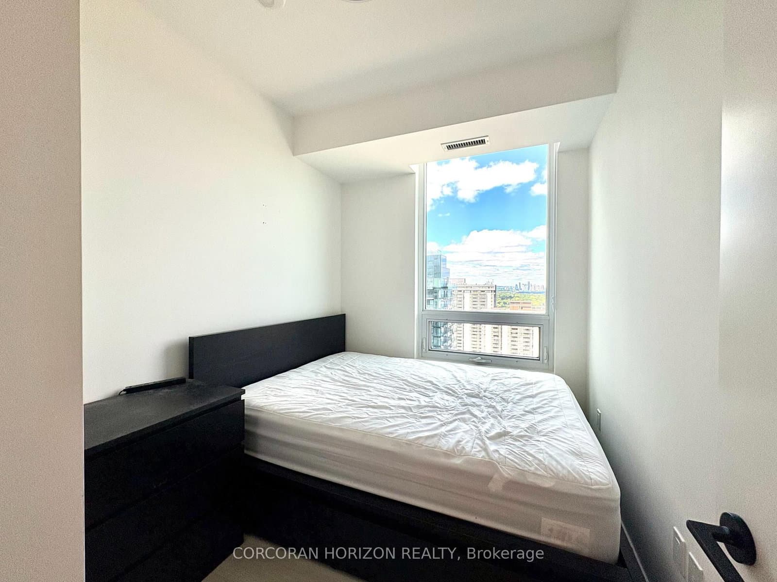 117 Broadway Avenue, Unit 2709 thumbnail 11