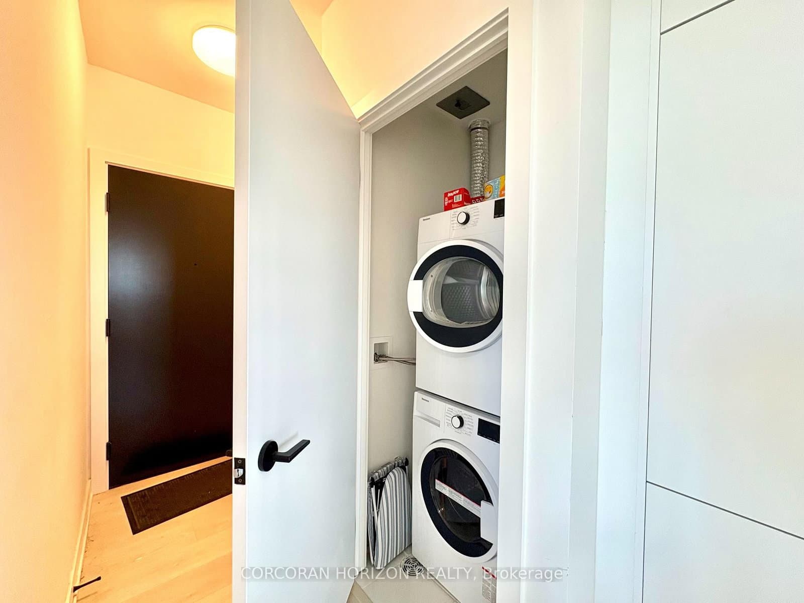 117 Broadway Avenue, Unit 2709 thumbnail 2