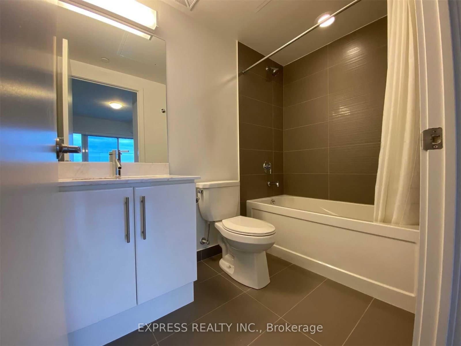 58 Orchard View Boulevard, Unit 1601 thumbnail 15