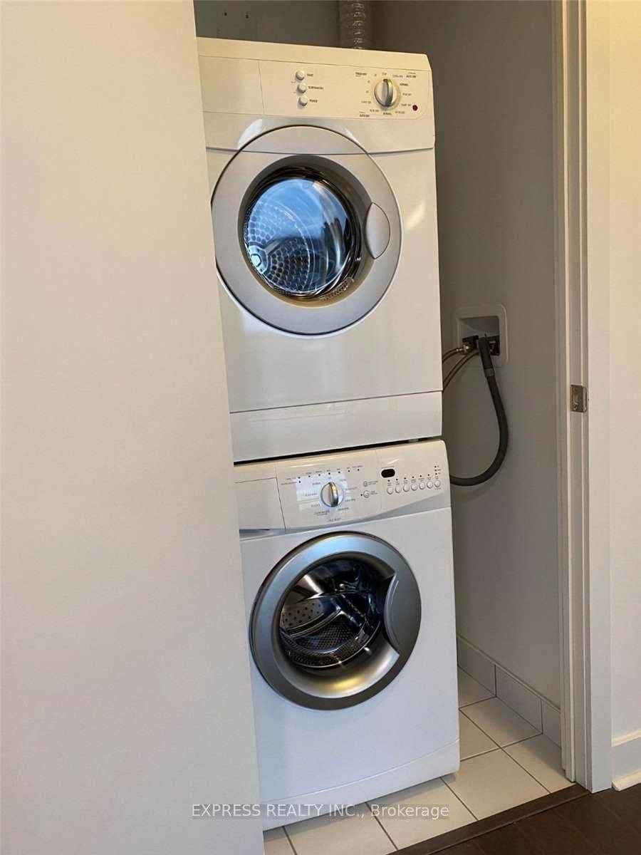 58 Orchard View Boulevard, Unit 1601 thumbnail 16