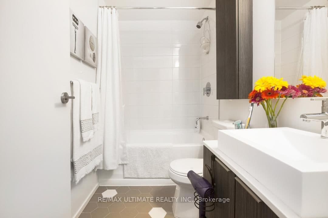 68 Shuter Street, Unit 2606 thumbnail 10