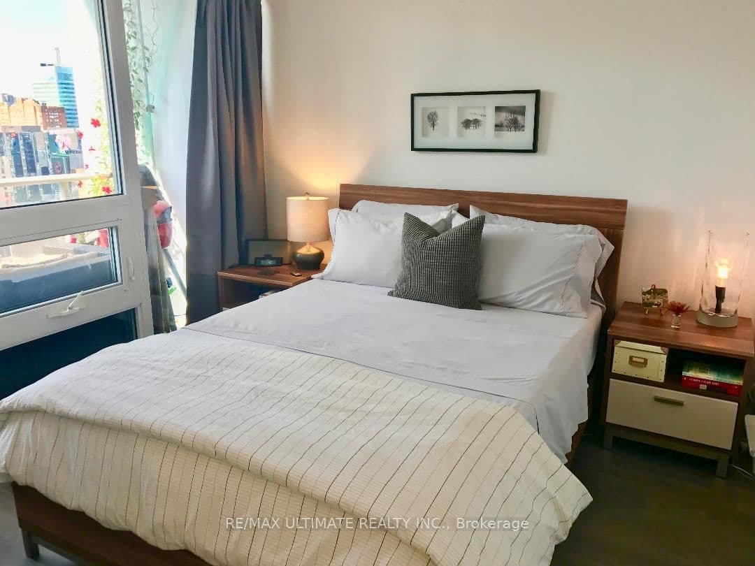 68 Shuter Street, Unit 2606 thumbnail 9