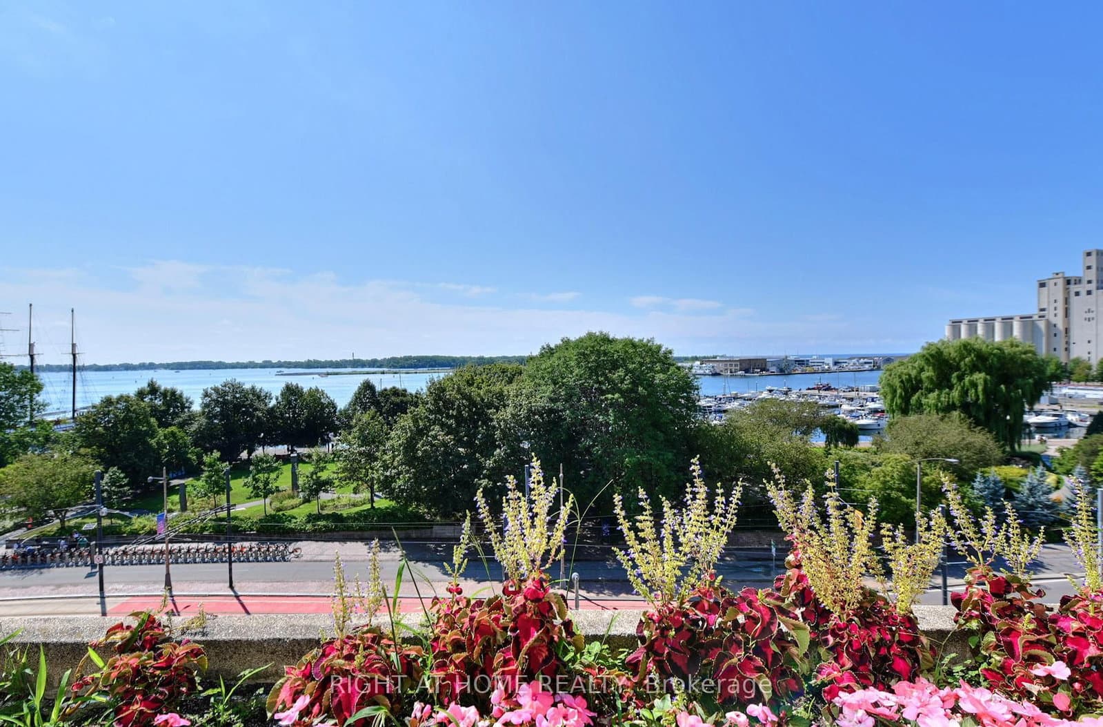 460 Queens Quay W, Unit 202E thumbnail 29