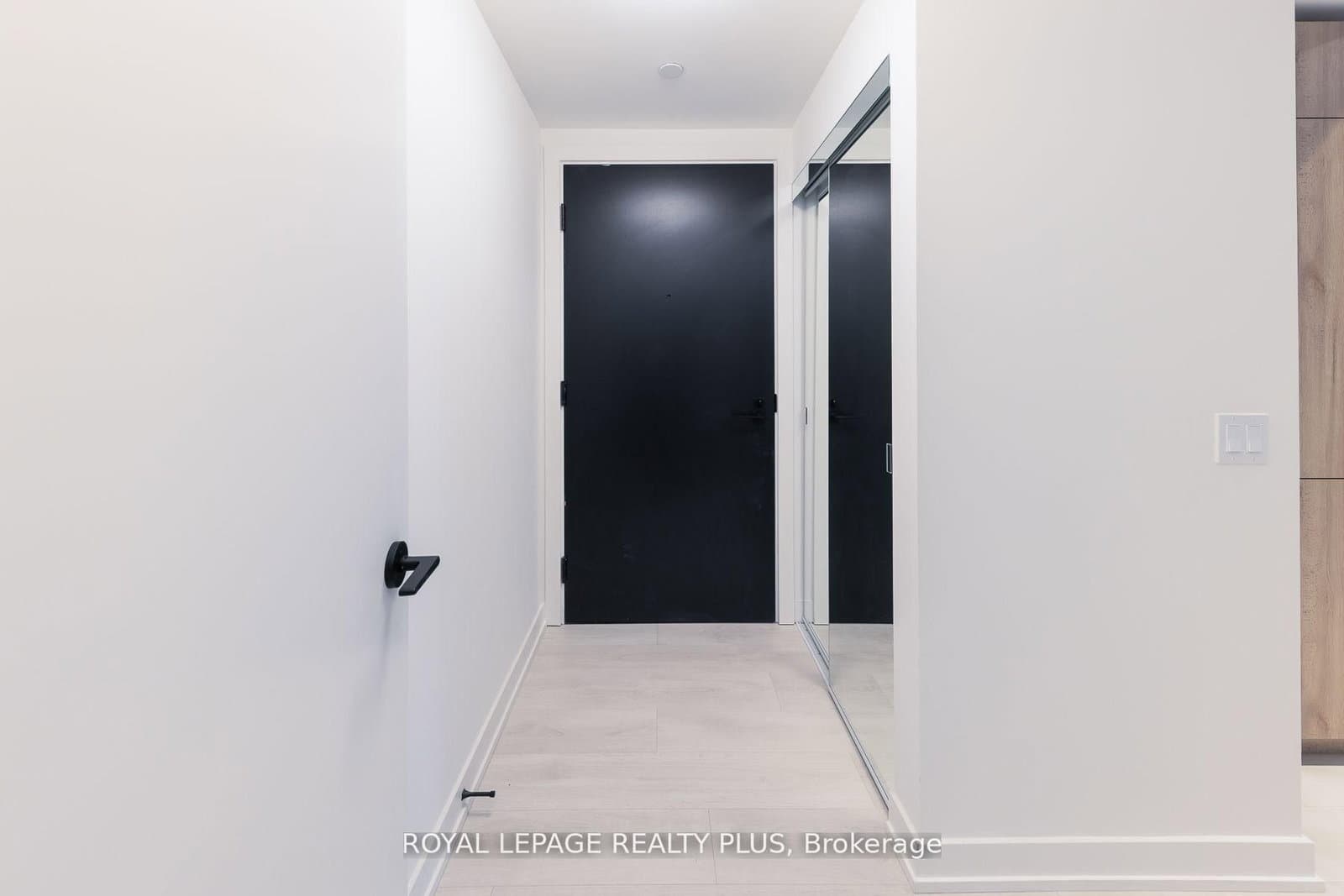127 Broadway Avenue S, Unit 206S thumbnail 3