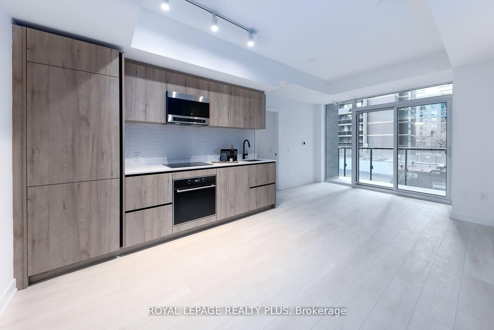 127 Broadway Avenue S, Unit 206S thumbnail 5