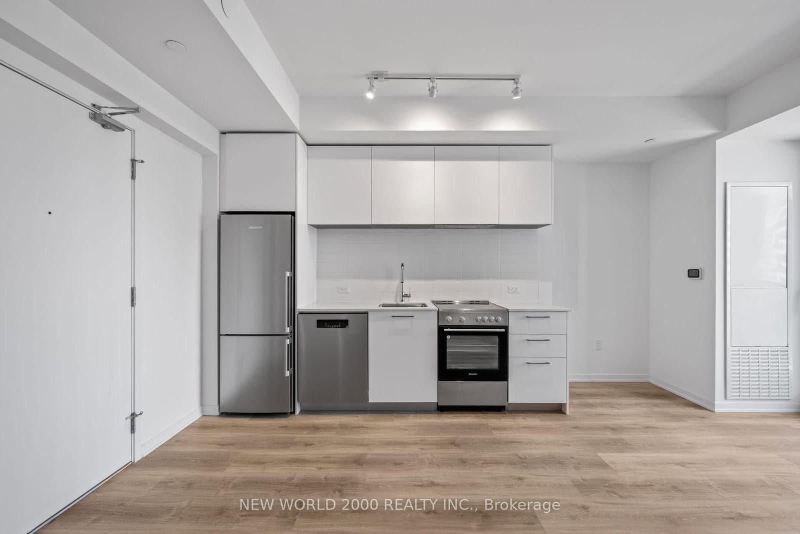101 Roehampton Avenue, Unit 2513 thumbnail 3