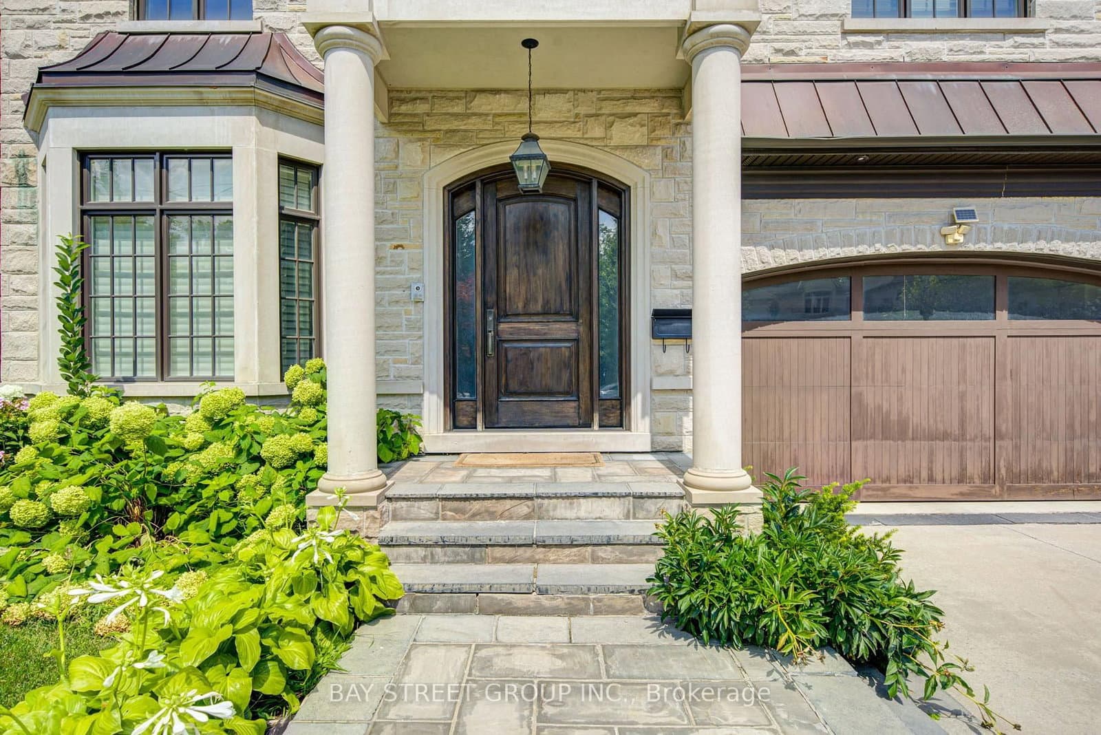 154 Munro Boulevard thumbnail 3