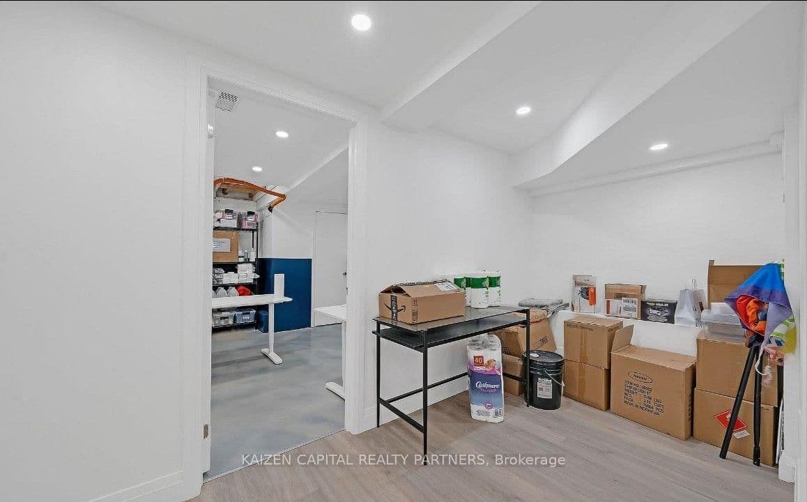 398 King Street E thumbnail 13
