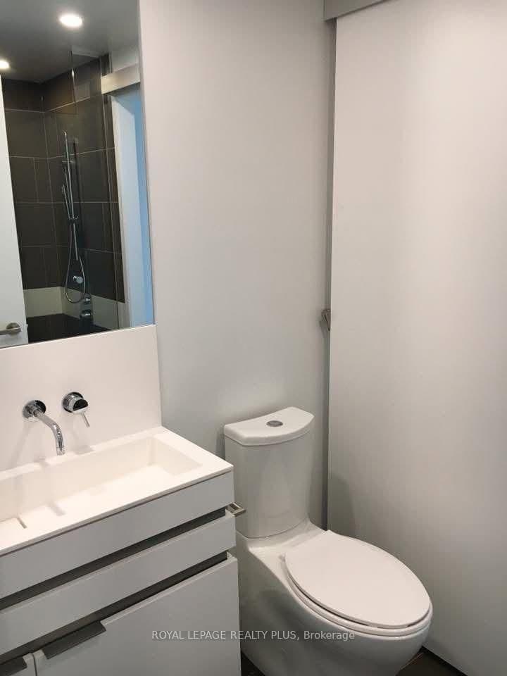 197 Yonge Street, Unit 3509 thumbnail 9