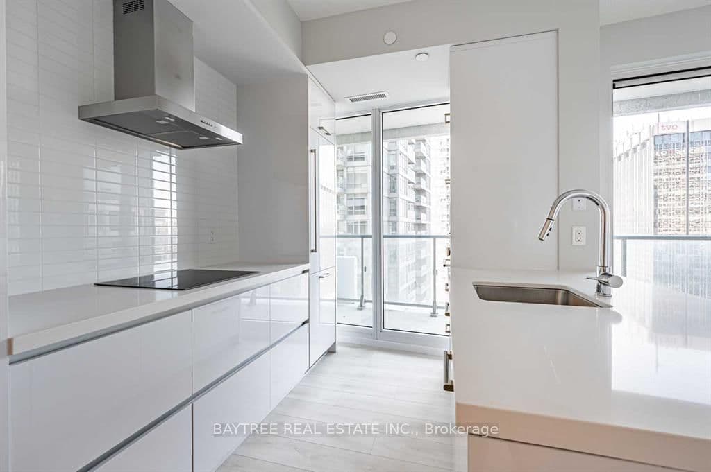 2221 Yonge Street, Unit 4008 thumbnail 2