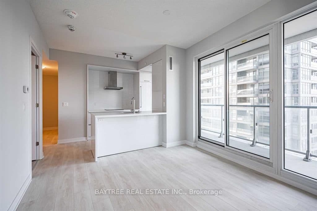 2221 Yonge Street, Unit 4008 thumbnail 4