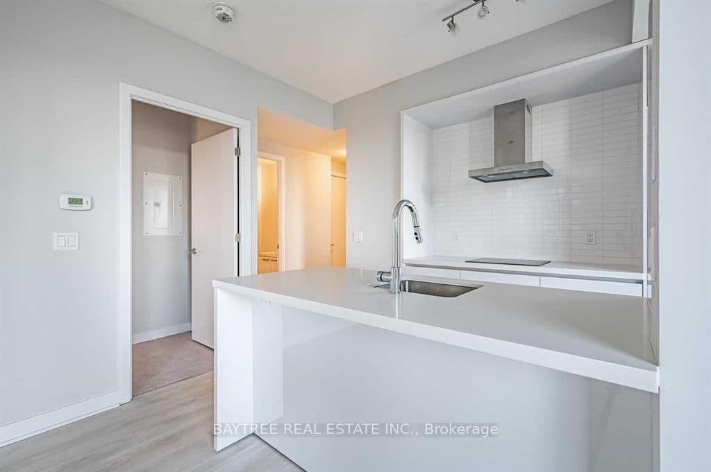 2221 Yonge Street, Unit 4008 thumbnail 9