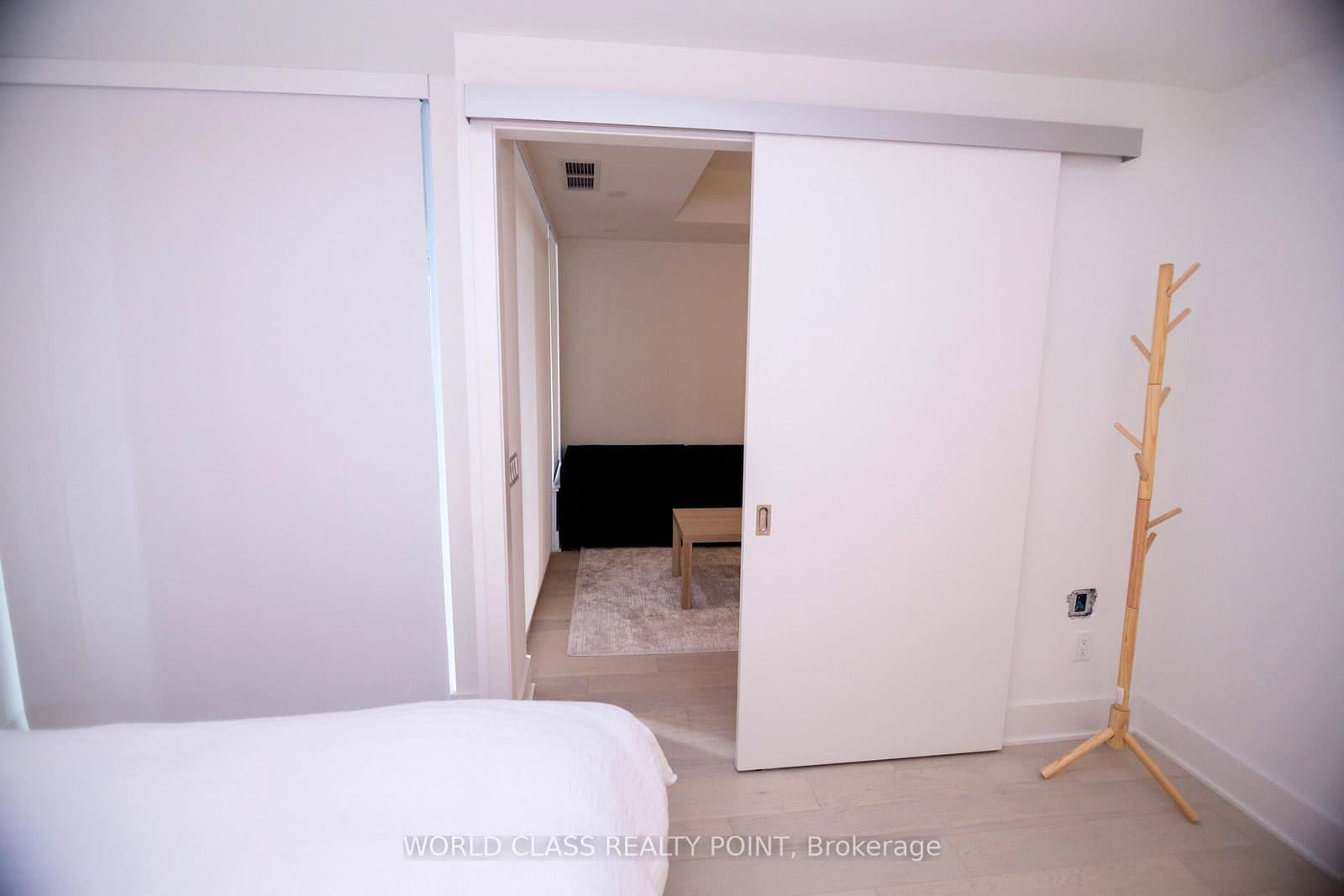 11 Yorkville Avenue, Unit 1807 thumbnail 11