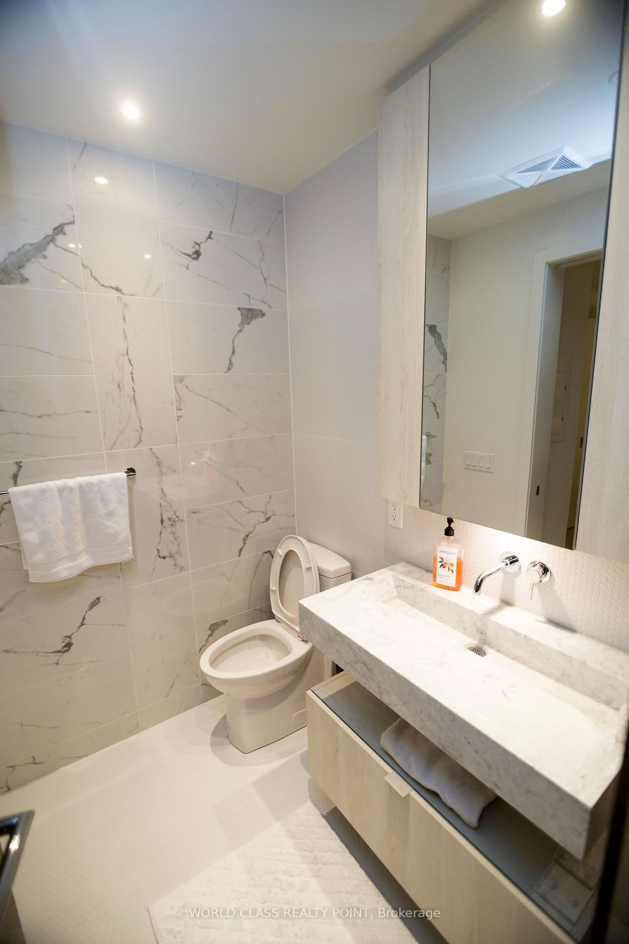 11 Yorkville Avenue, Unit 1807 thumbnail 14
