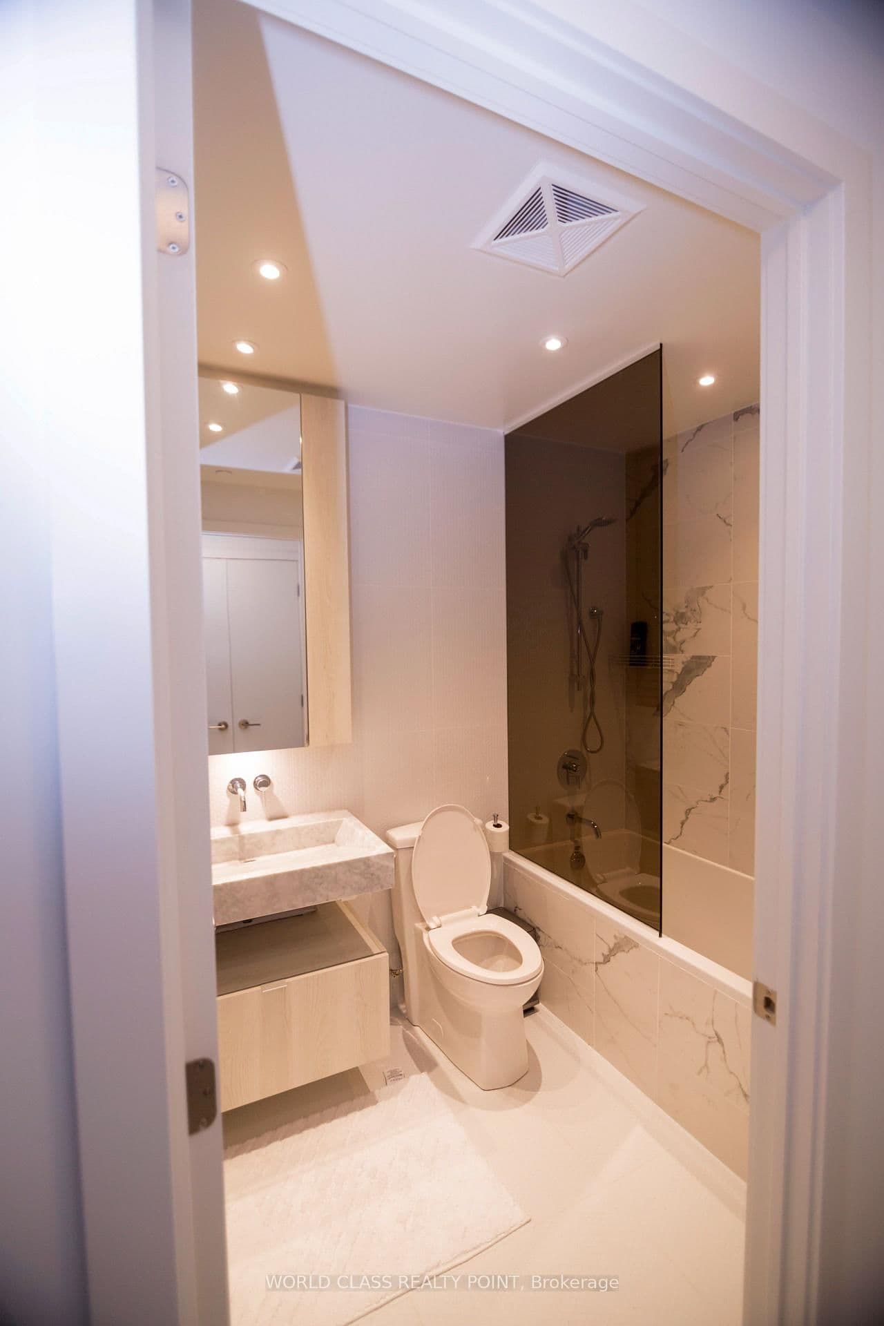 11 Yorkville Avenue, Unit 1807 thumbnail 36