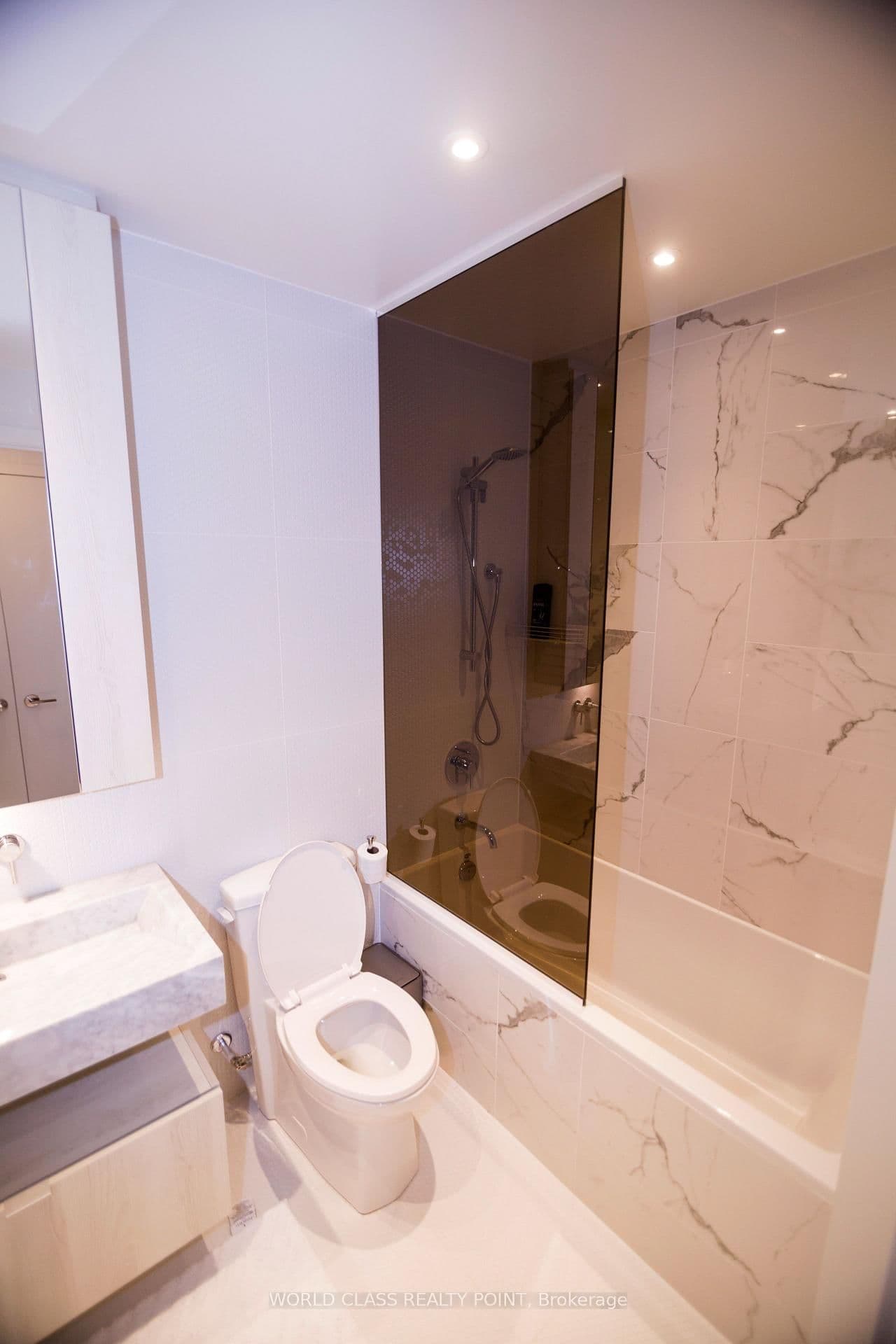 11 Yorkville Avenue, Unit 1807 thumbnail 37