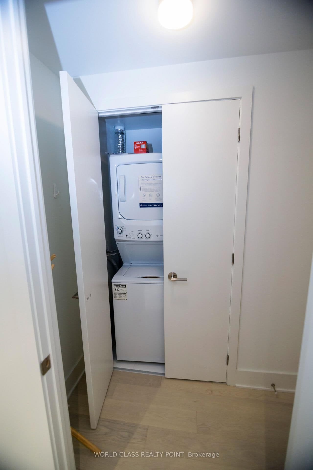 11 Yorkville Avenue, Unit 1807 thumbnail 39