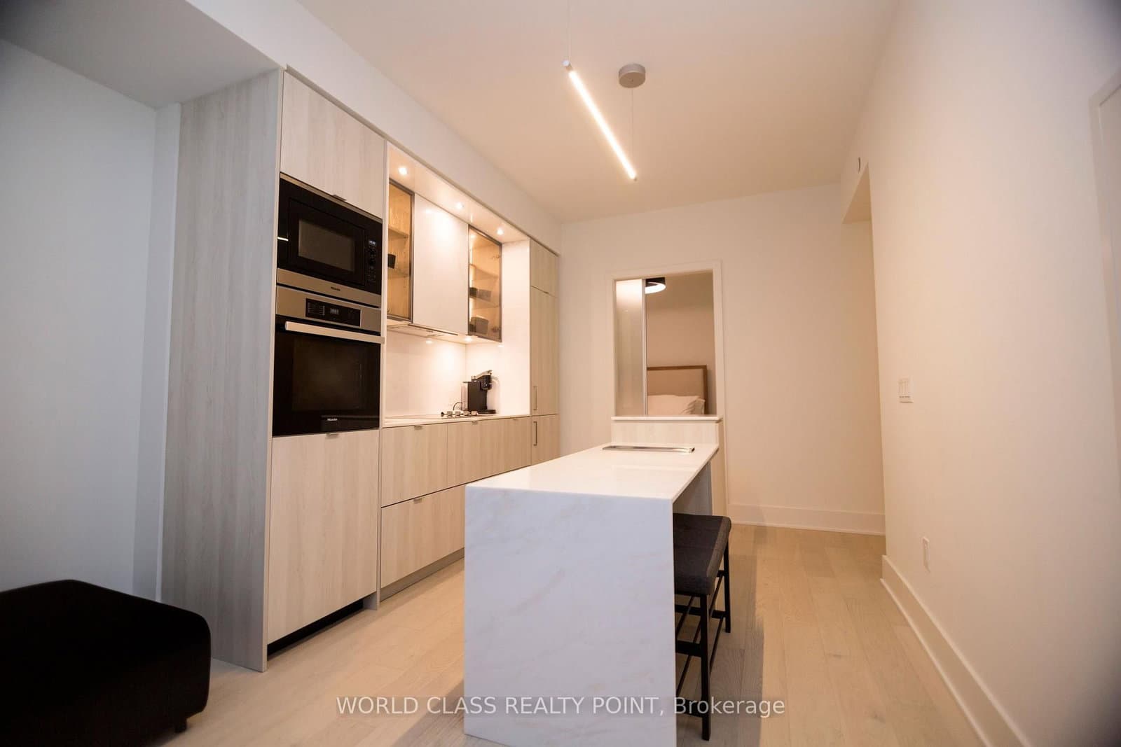 11 Yorkville Avenue, Unit 1807 thumbnail 4