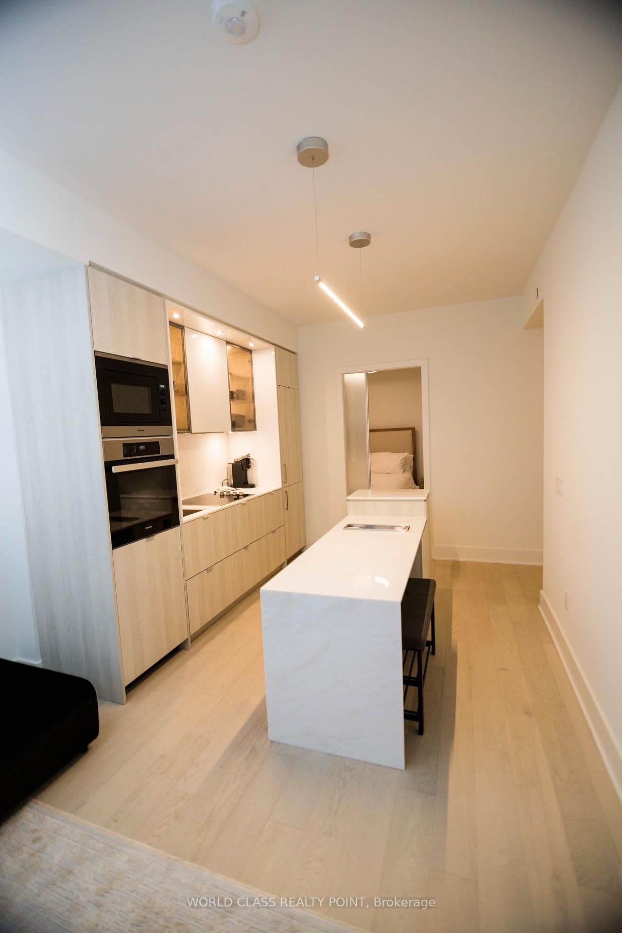 11 Yorkville Avenue, Unit 1807 thumbnail 5