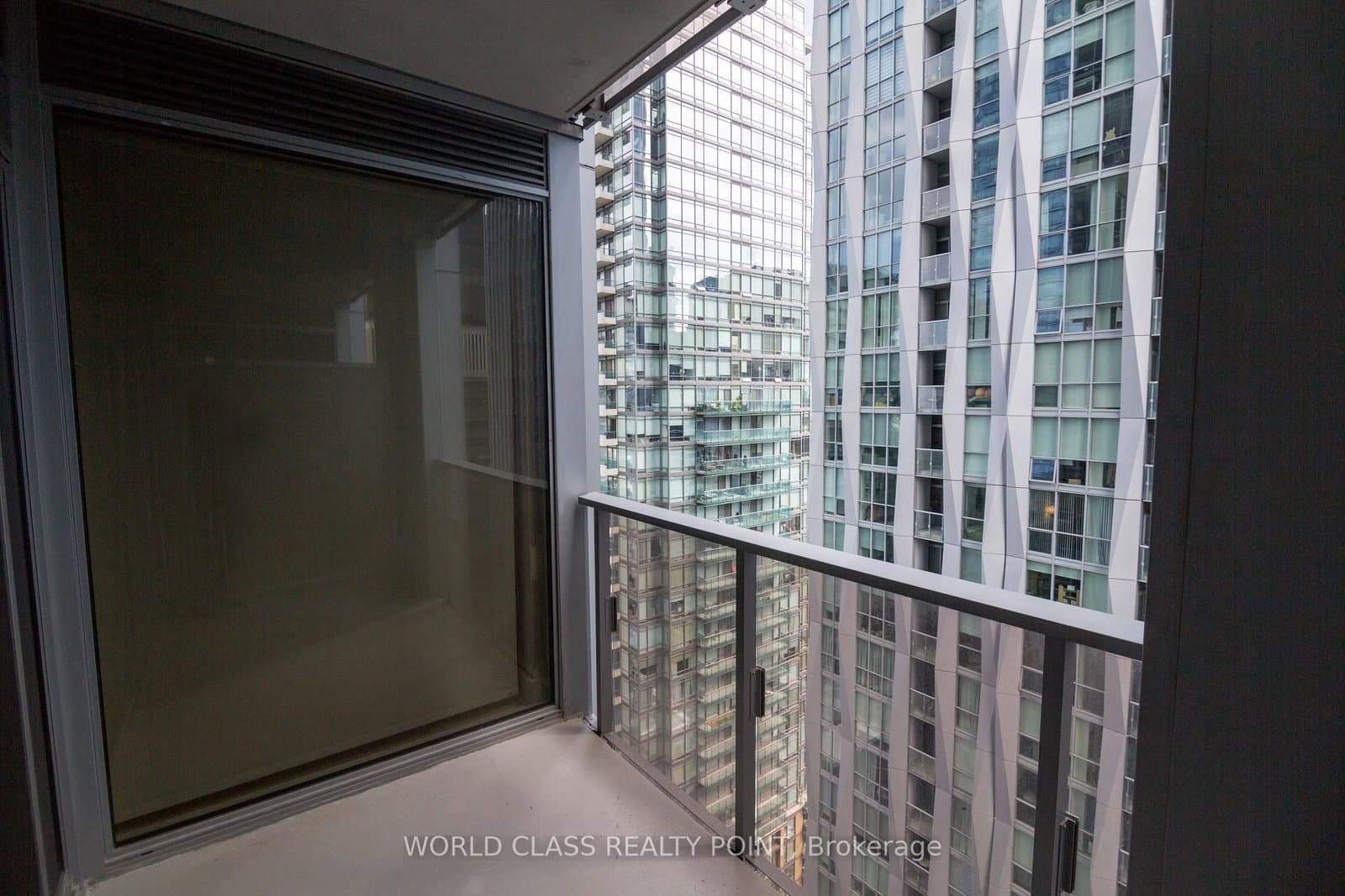 11 Yorkville Avenue, Unit 1807 thumbnail 7