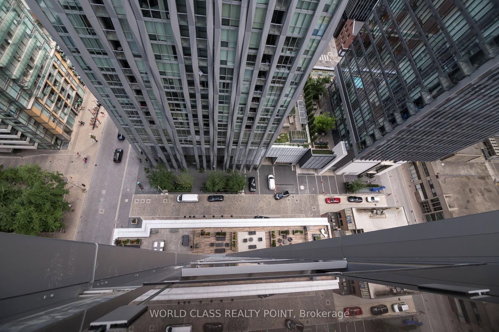 11 Yorkville Avenue, Unit 1807 thumbnail 8