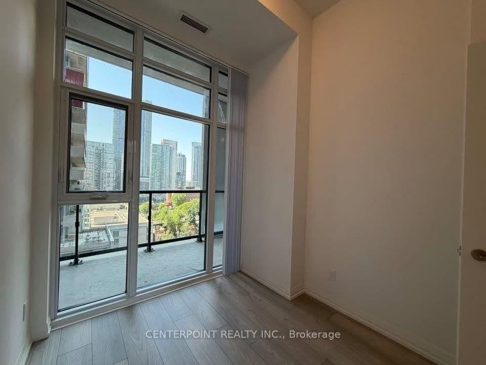 400 King Street W, Unit 1117 thumbnail 4