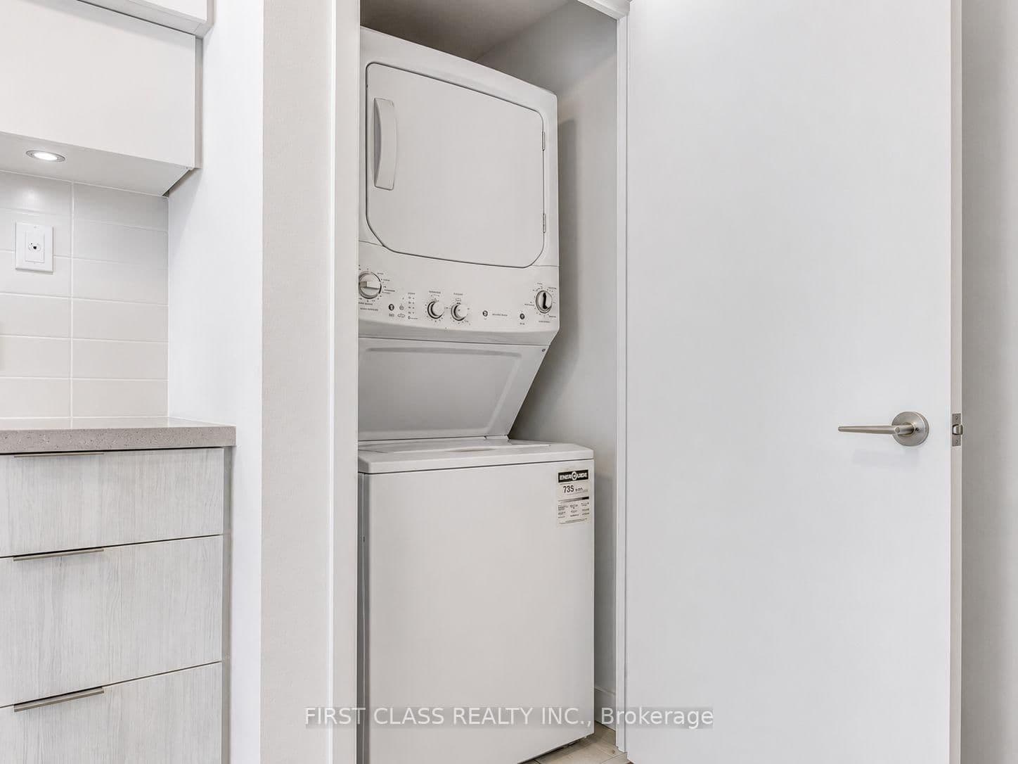 8 Eglinton Avenue E, Unit 612 thumbnail 3