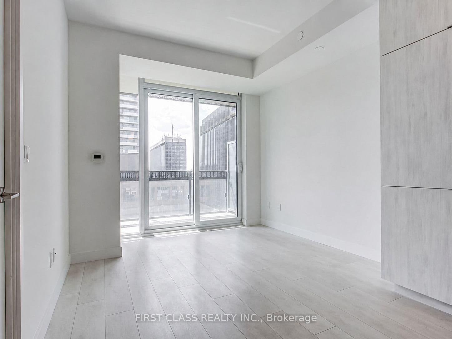 8 Eglinton Avenue E, Unit 612 thumbnail 4