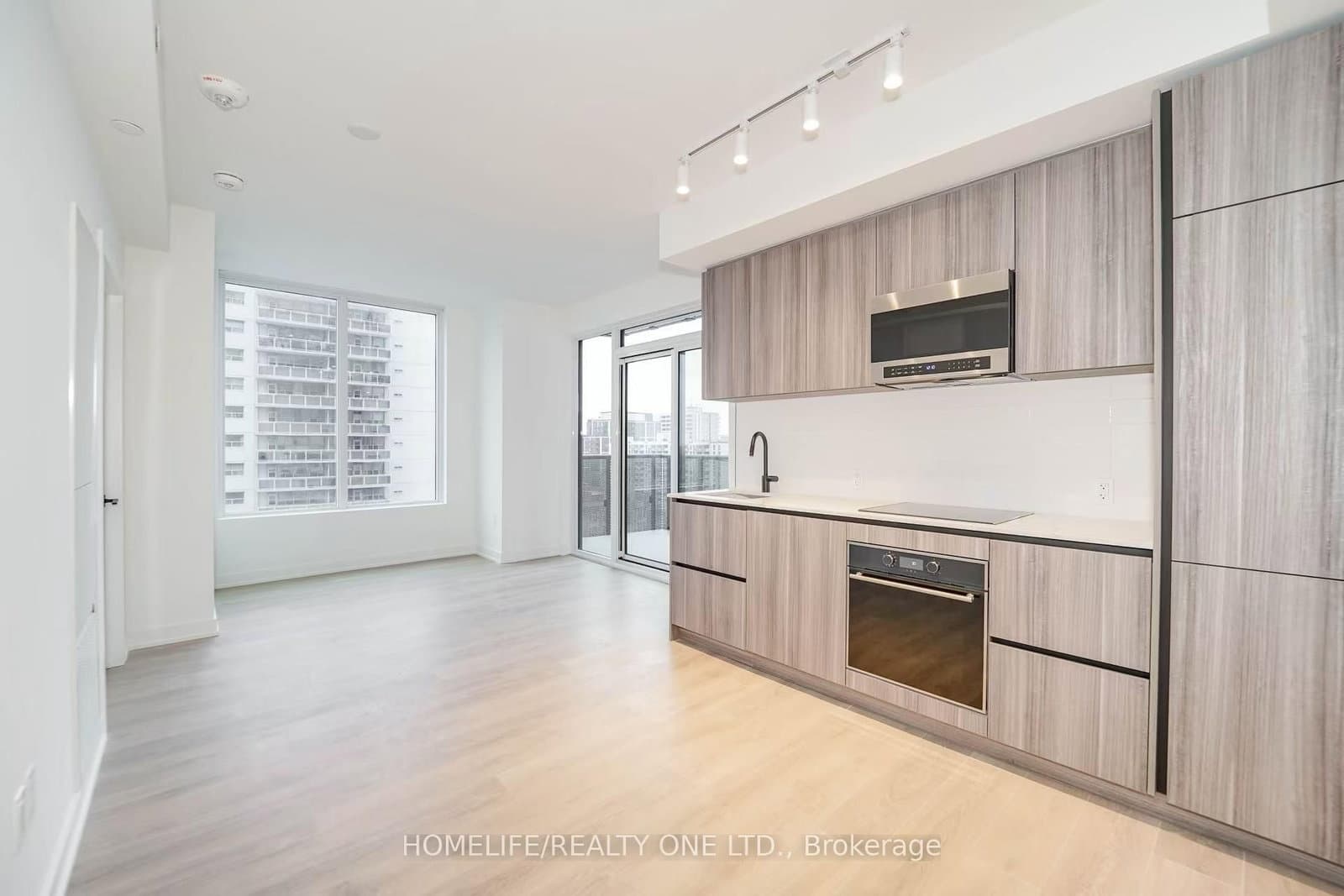 117 Broadway Avenue, Unit 1111 thumbnail 3