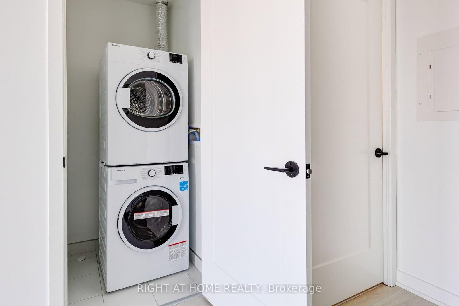 5 DEFRIES Street, Unit 2211 thumbnail 12