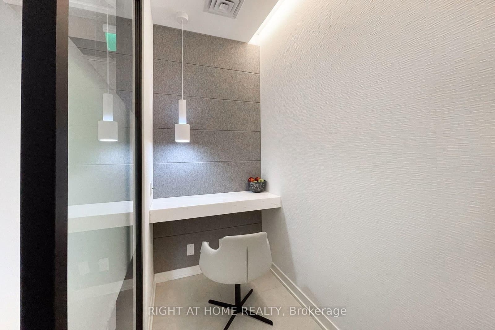 5 DEFRIES Street, Unit 2211 thumbnail 17