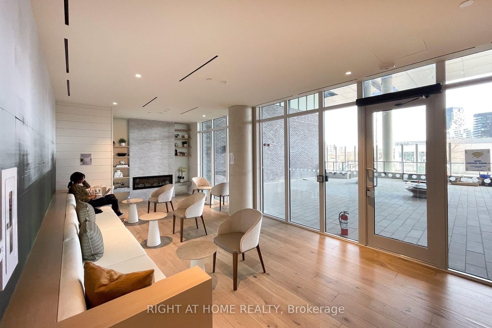 5 DEFRIES Street, Unit 2211 thumbnail 18