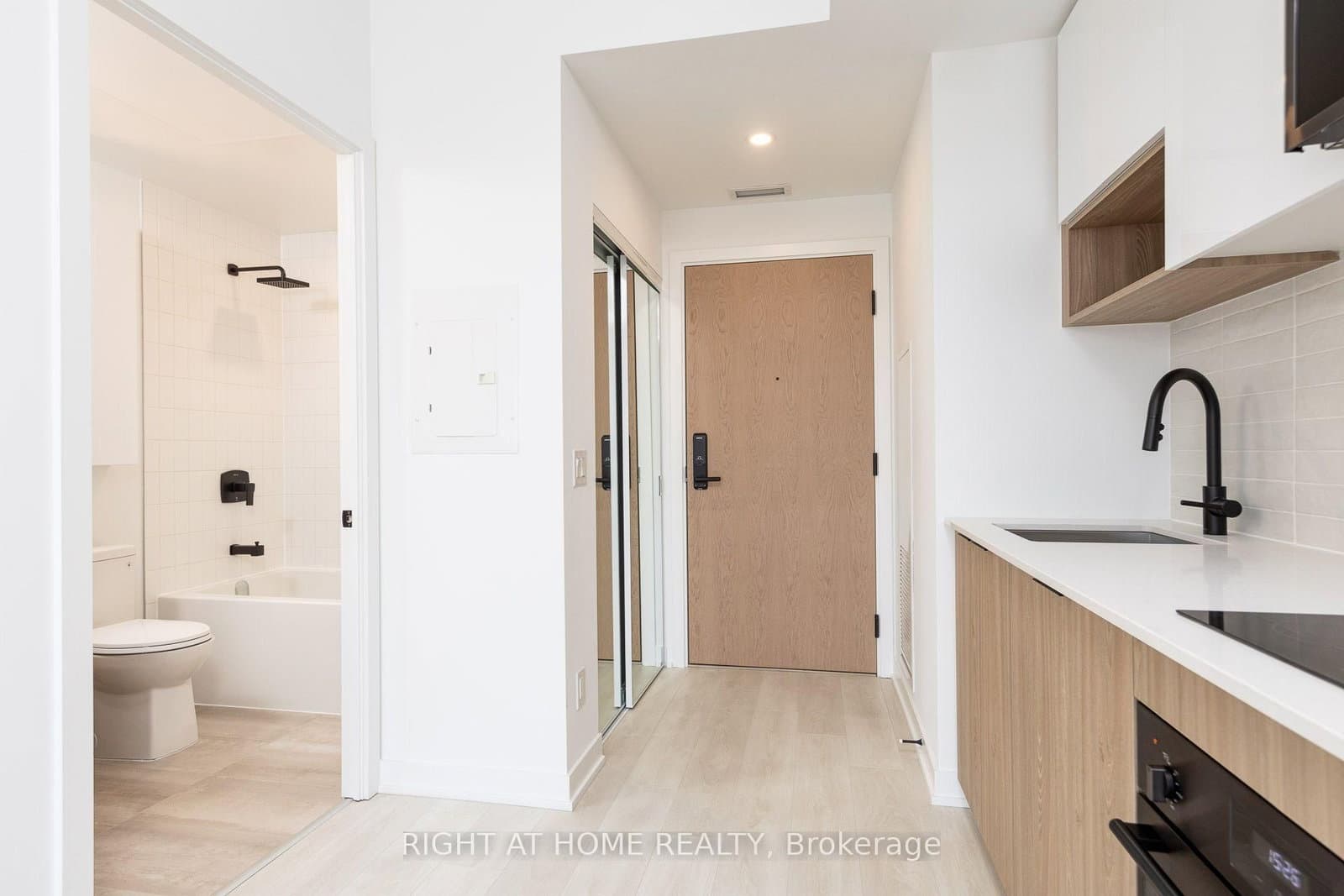 5 DEFRIES Street, Unit 2211 thumbnail 2