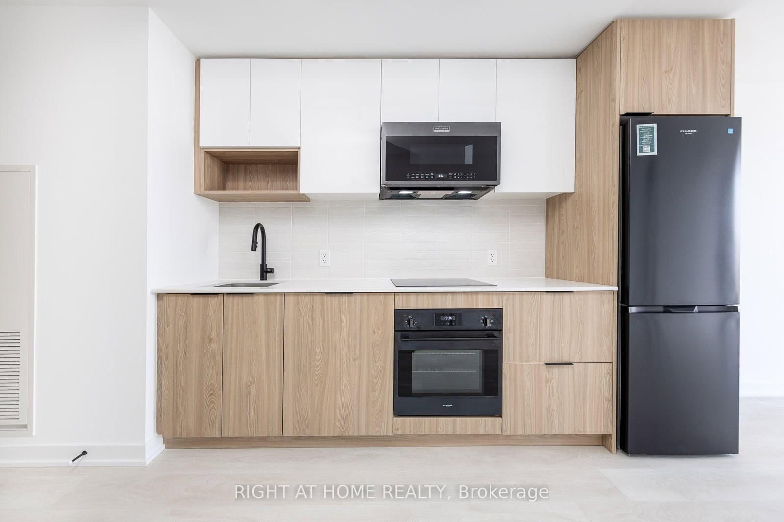 5 DEFRIES Street, Unit 2211 thumbnail 4