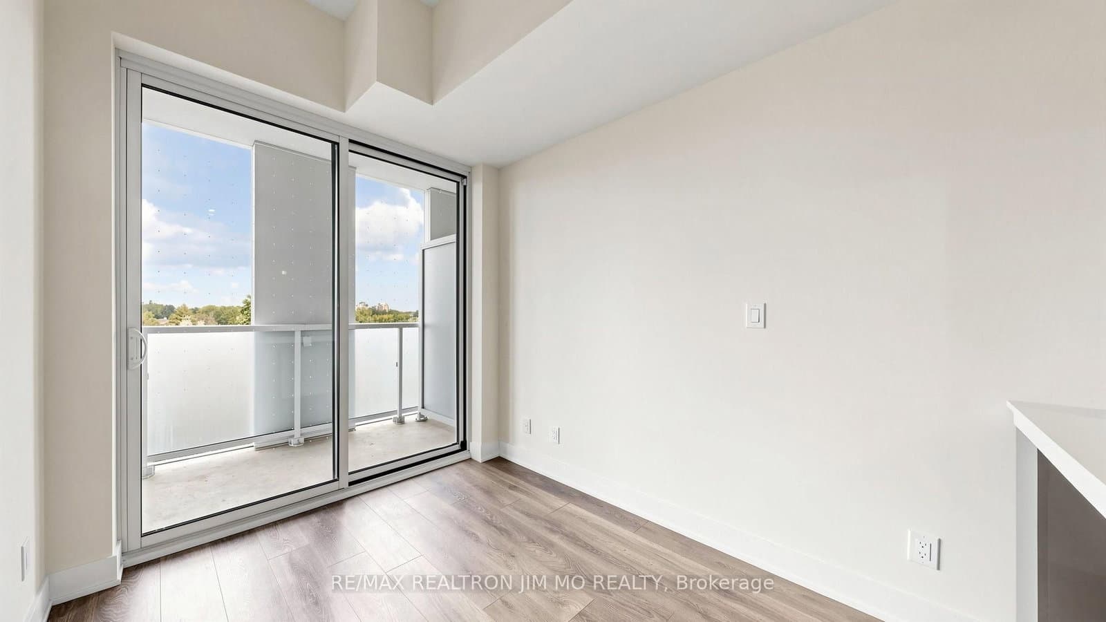188 Fairview Mall Drive, Unit 522 thumbnail 12
