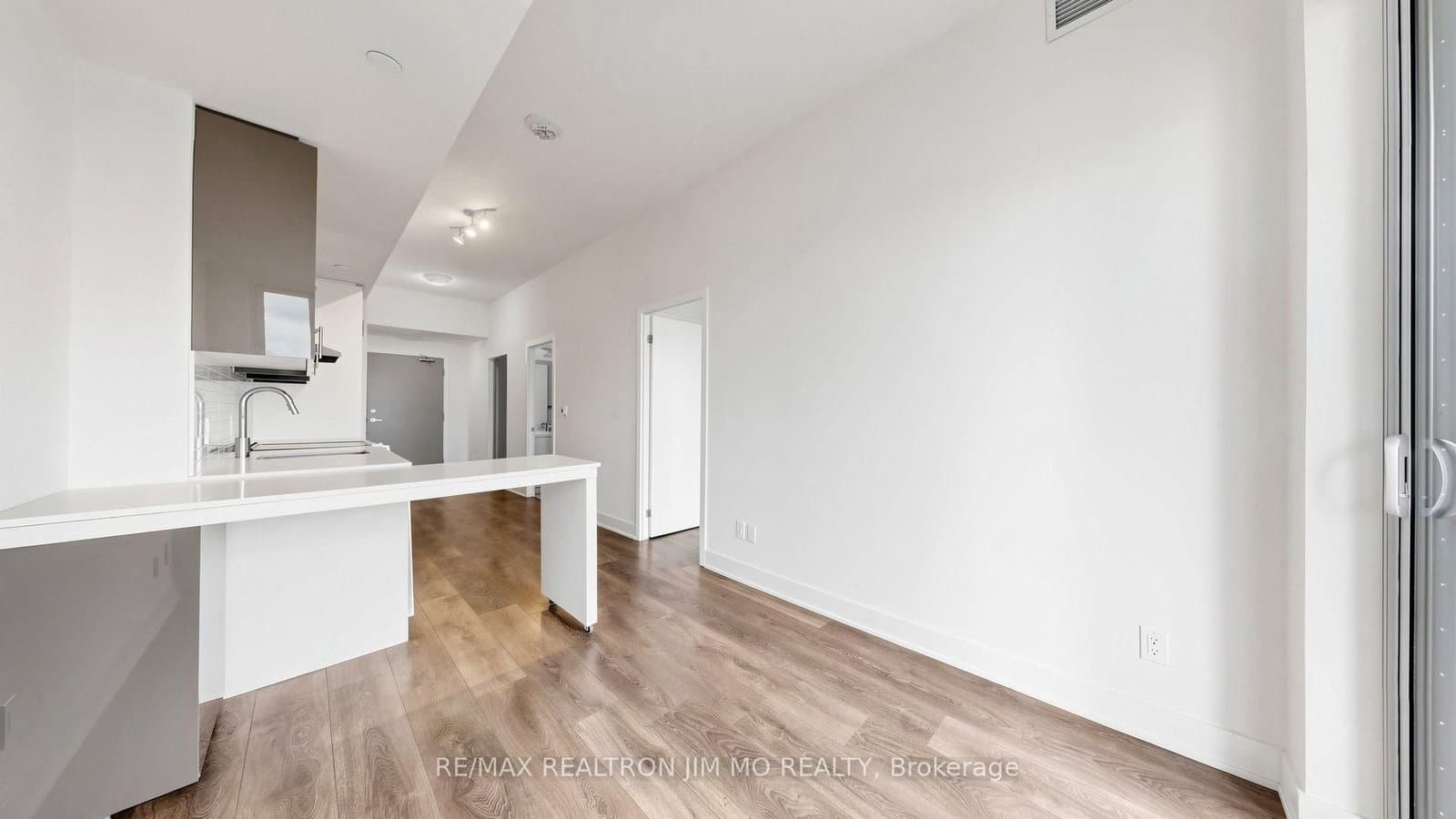 188 Fairview Mall Drive, Unit 522 thumbnail 13
