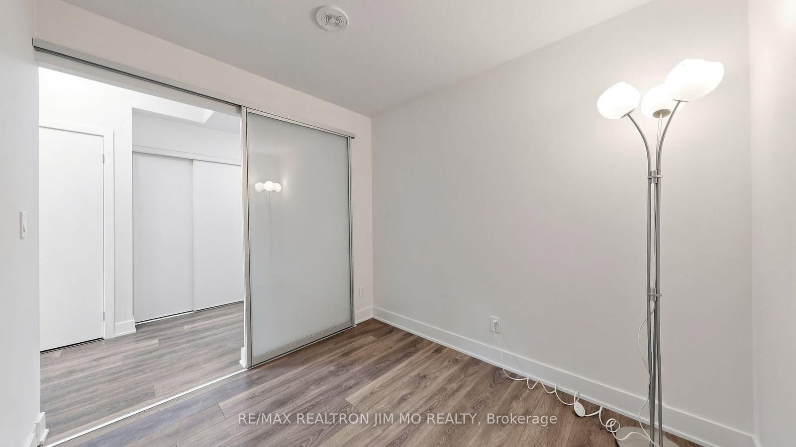 188 Fairview Mall Drive, Unit 522 thumbnail 20
