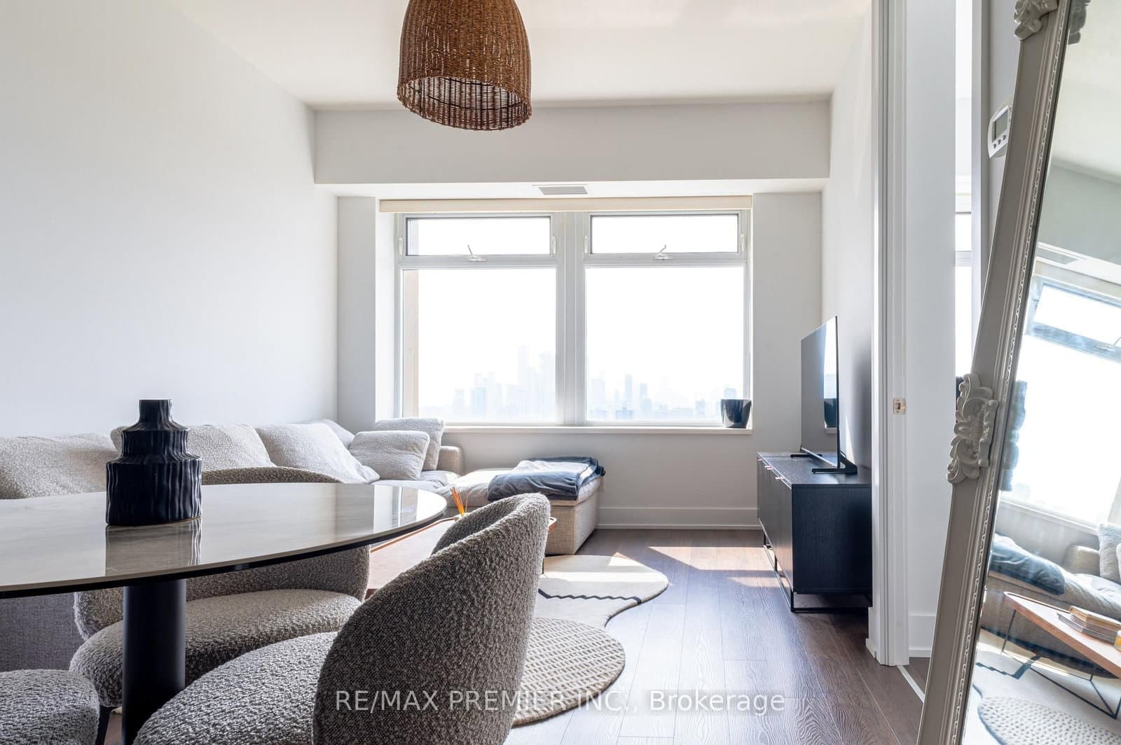 111 St. Clair Avenue W, Unit 1218 thumbnail 3