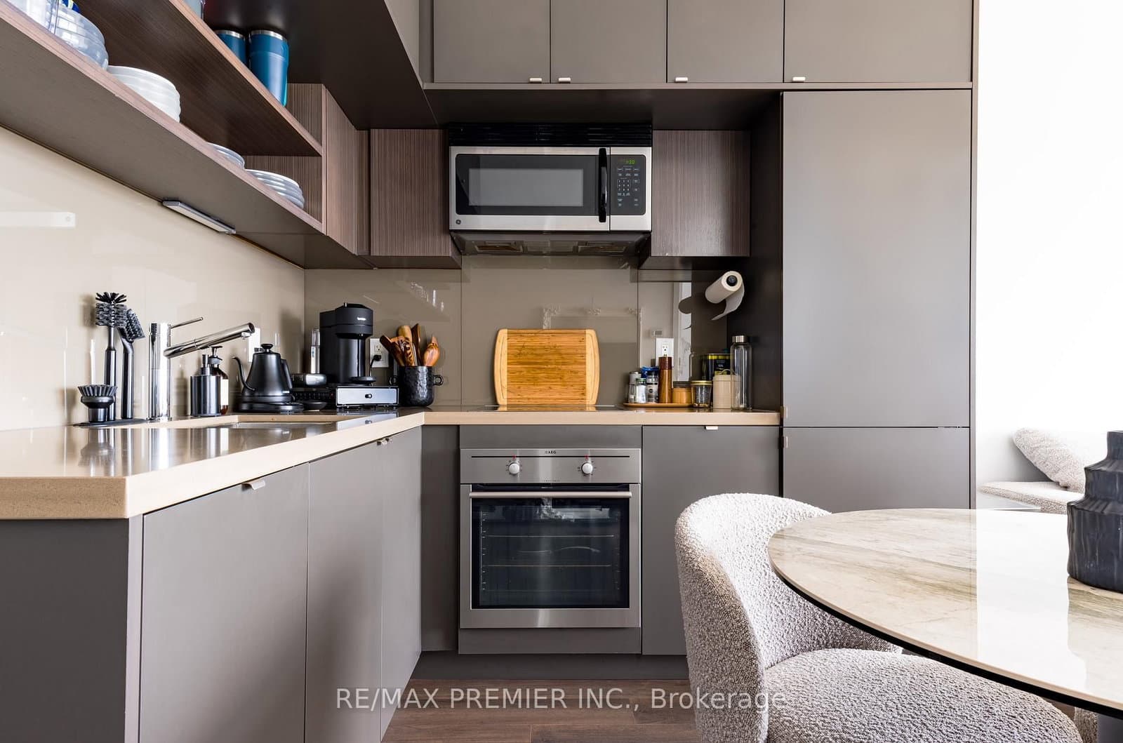 111 St. Clair Avenue W, Unit 1218 thumbnail 4
