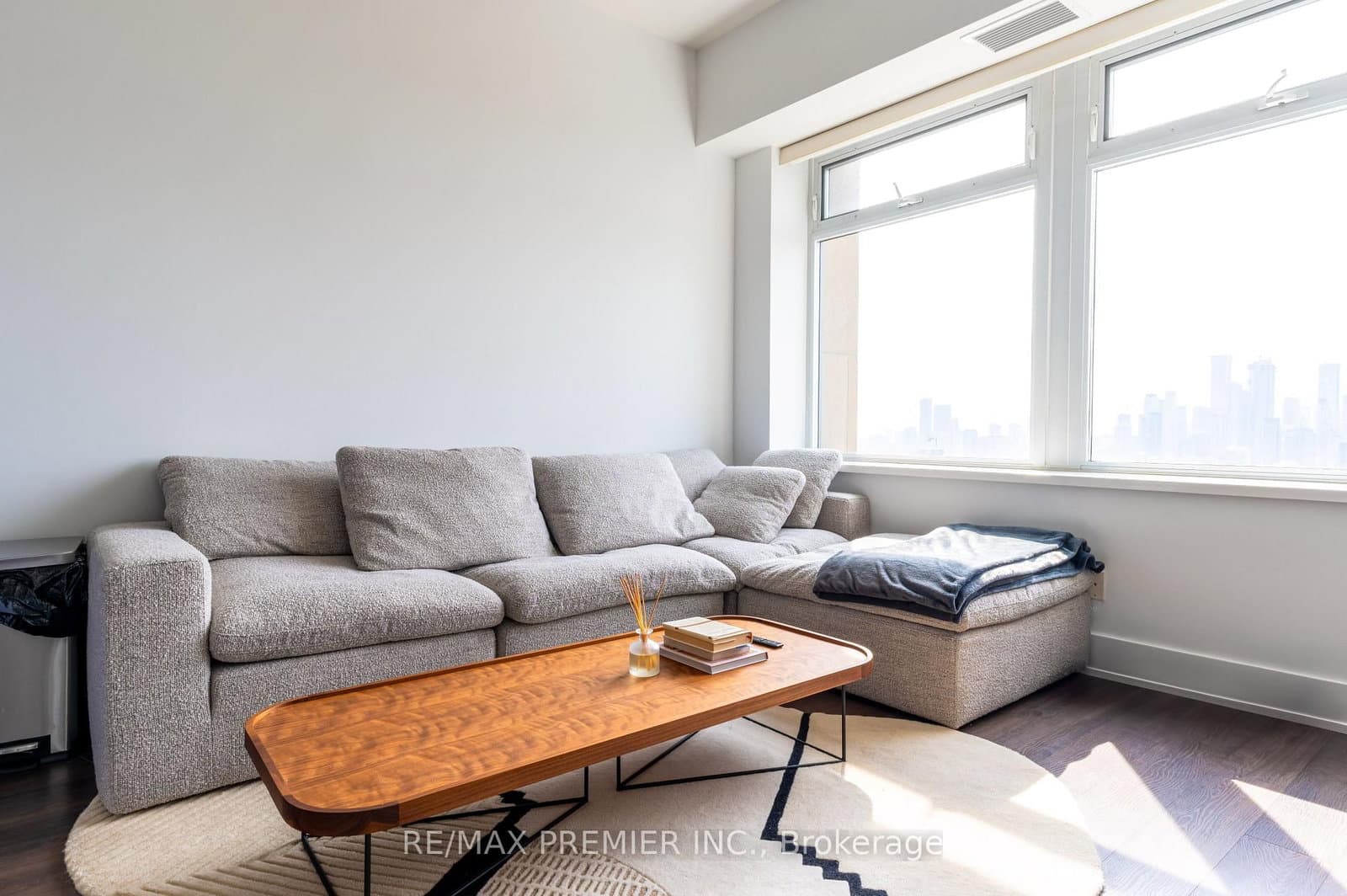 111 St. Clair Avenue W, Unit 1218 thumbnail 5