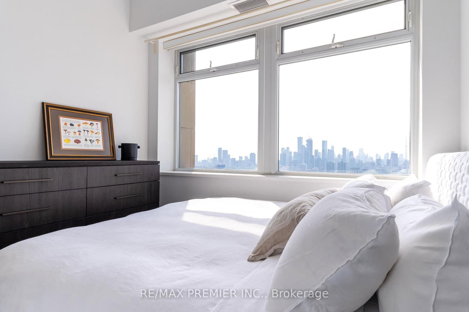 111 St. Clair Avenue W, Unit 1218 thumbnail 6