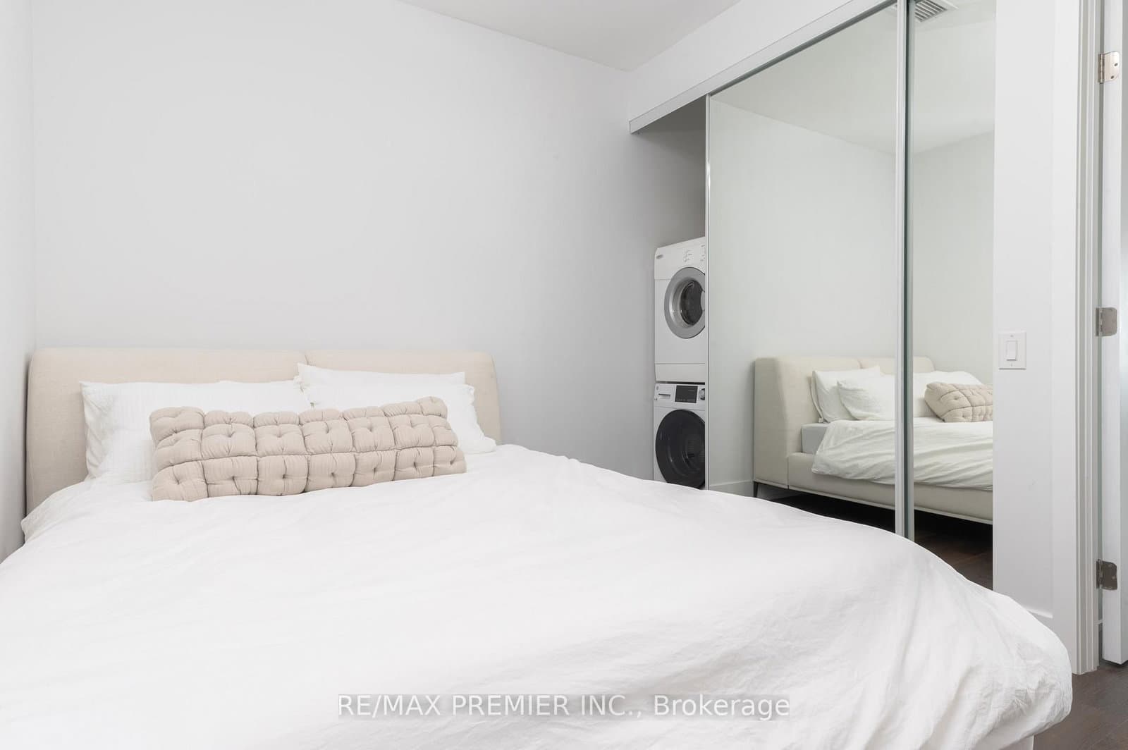 111 St. Clair Avenue W, Unit 1218 thumbnail 7