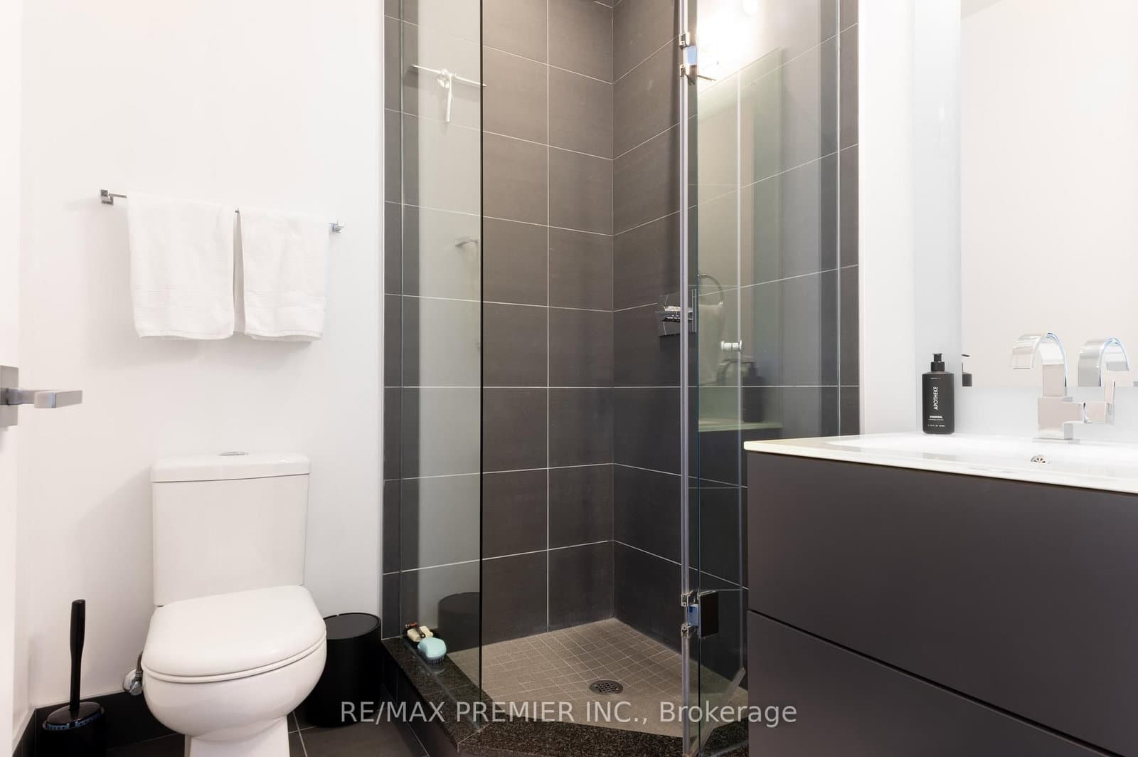 111 St. Clair Avenue W, Unit 1218 thumbnail 9