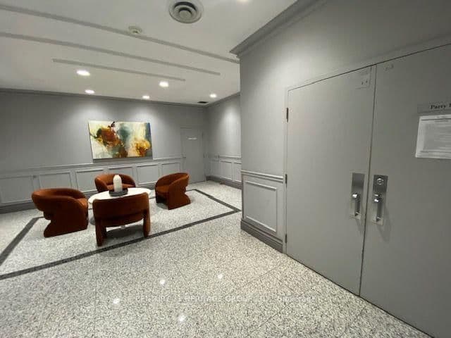 7 Bishop Avenue, Unit 1204 thumbnail 6