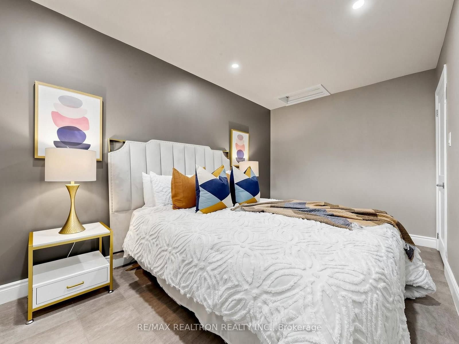56 Ternhill Crescent thumbnail 22