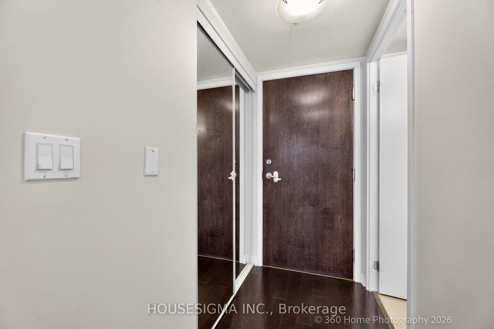 12 Yonge Street, Unit 1609 thumbnail 2