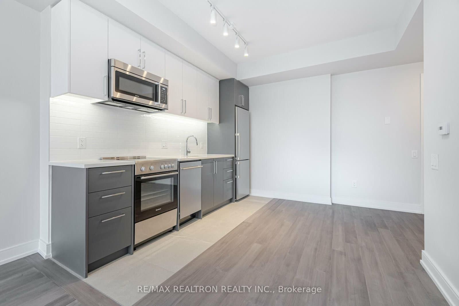 2525 Bathurst Street, Unit 402 thumbnail 4
