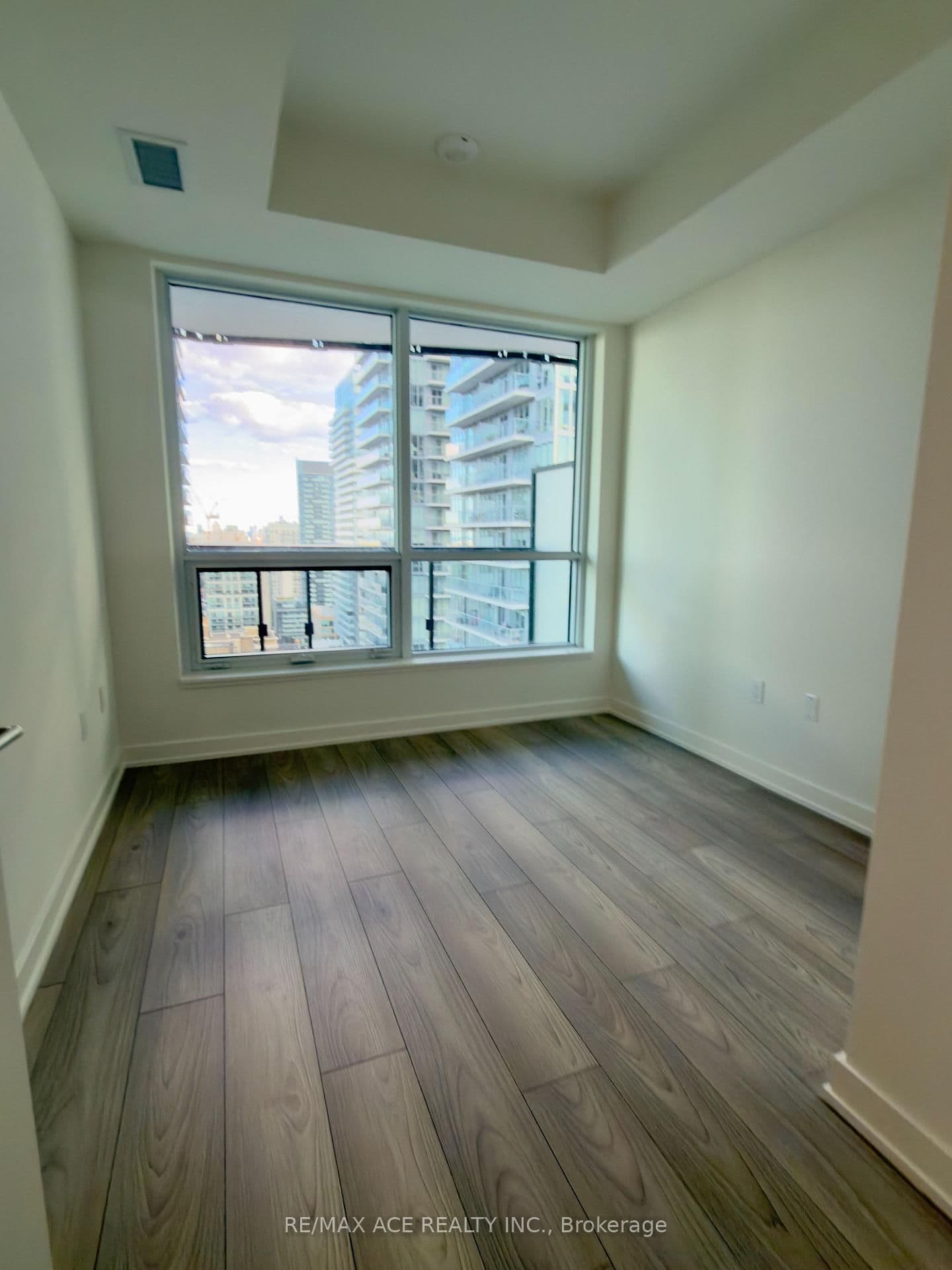 110 Broadway Avenue, Unit 2213 thumbnail 5