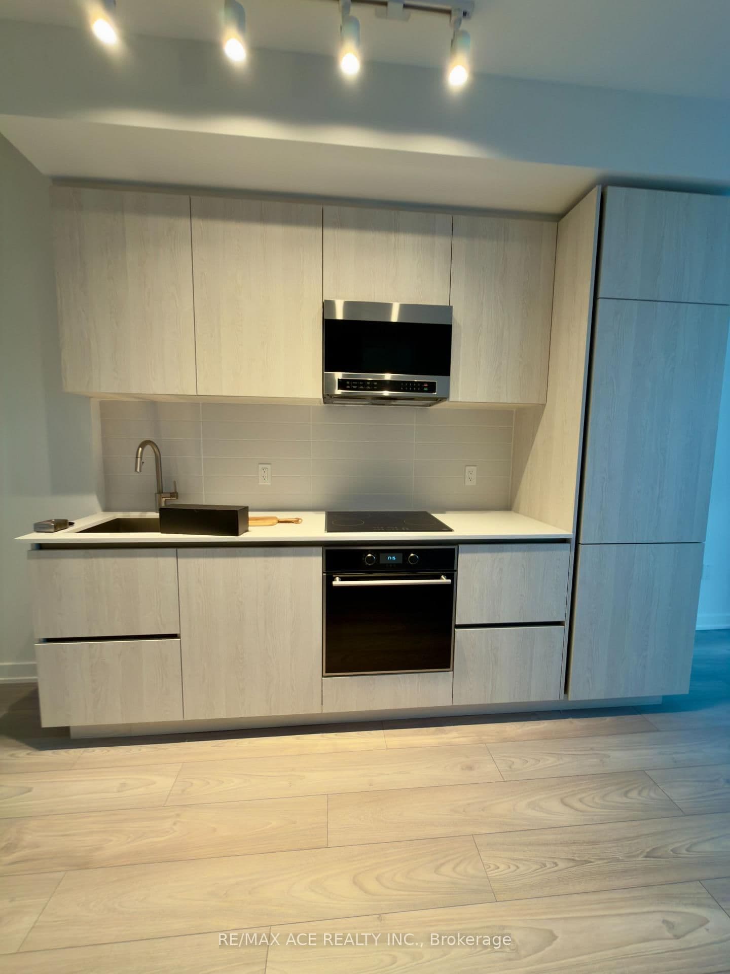 110 Broadway Avenue, Unit 2213 thumbnail 8
